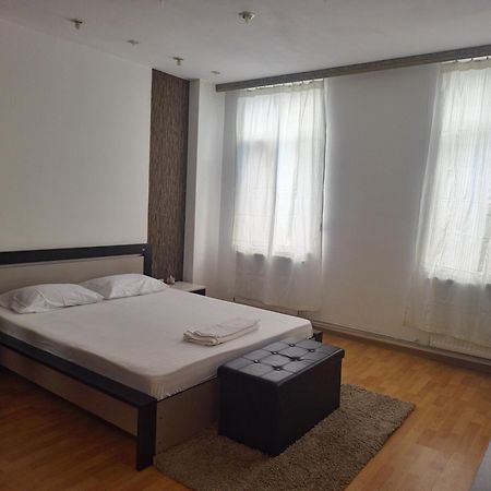Aparthotel Yanis Bucureşti Ngoại thất bức ảnh