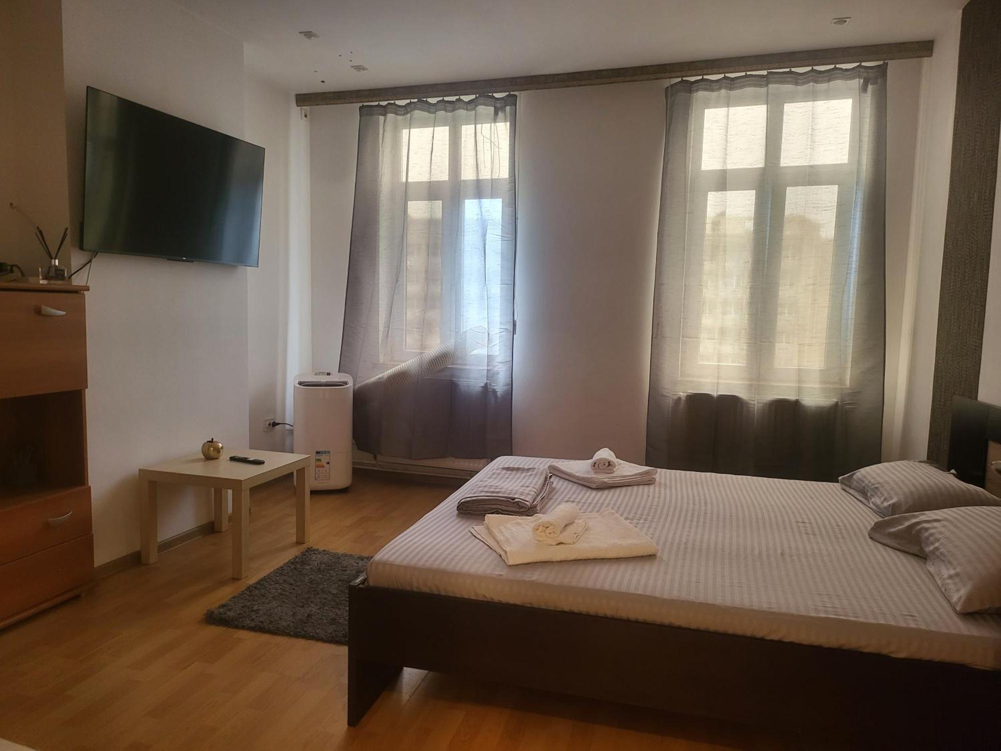 Aparthotel Yanis Bucureşti Ngoại thất bức ảnh